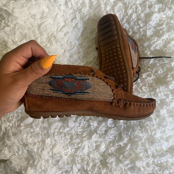 MINNETONKA shoes - Picture 3 of 6